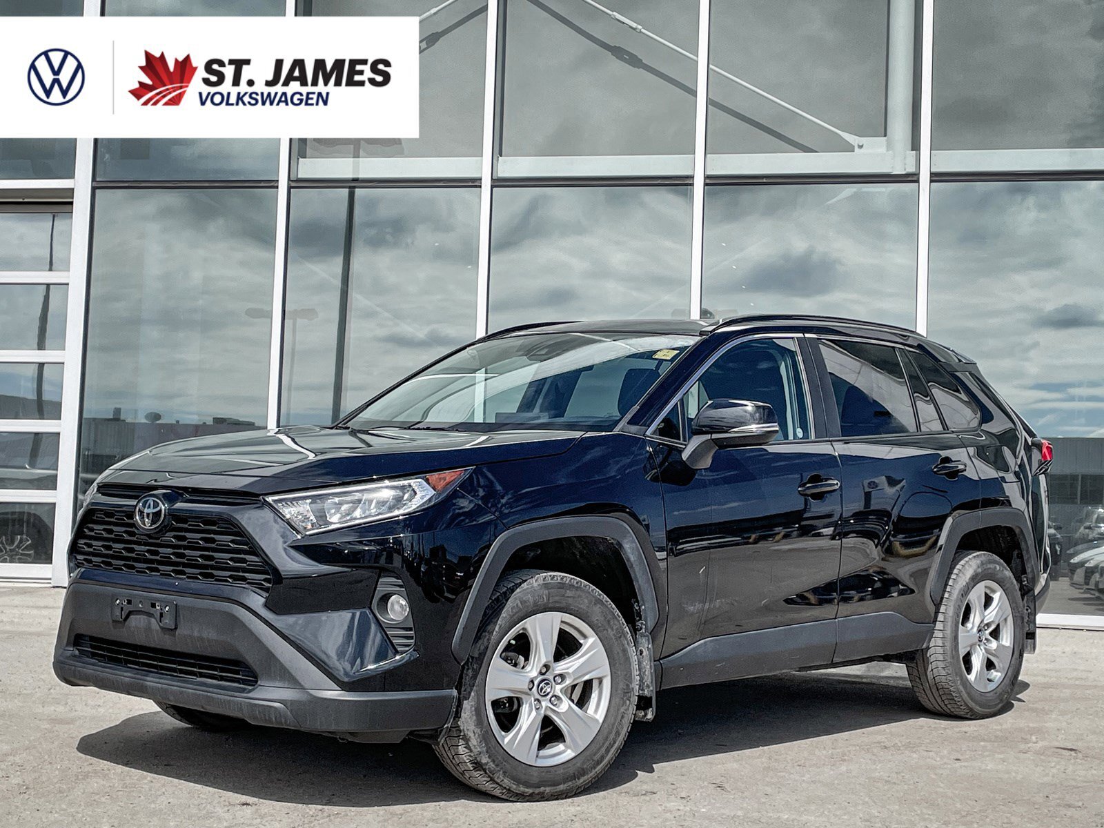 2020 Toyota RAV4 XLE | CLEAN CARFAX | ONE OWNER |
