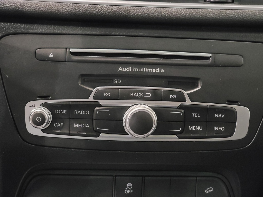 Audi Q3 2016 Climatisation, Lecteur DC, Mirroirs électriques, Sièges électriques, Vitres électriques, Régulateur de vitesse, Miroirs chauffants, Sièges chauffants, Intérieur cuir, Verrouillage électrique, Bluetooth, Hayon à ouverture mécanique, Toit ouvrant à vision panoramique, Prise auxiliaire 12 volts, Commandes de la radio au volant