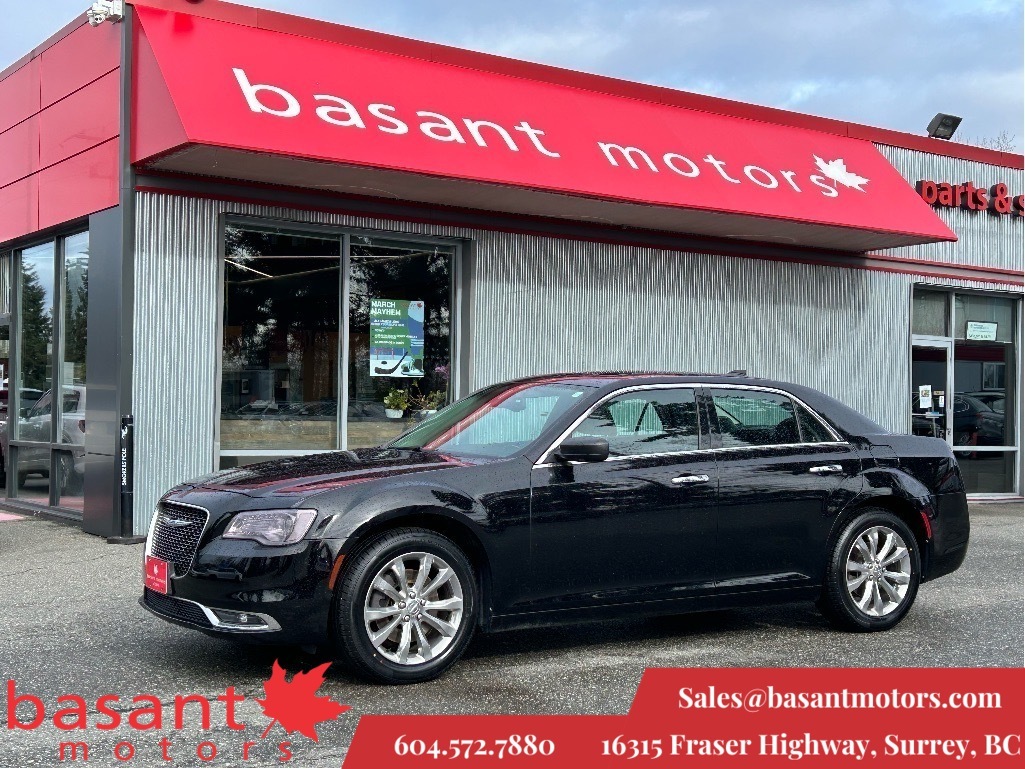 2018 Chrysler 300 AWD, PanoRoof, Low KMs, Backup Cam!!