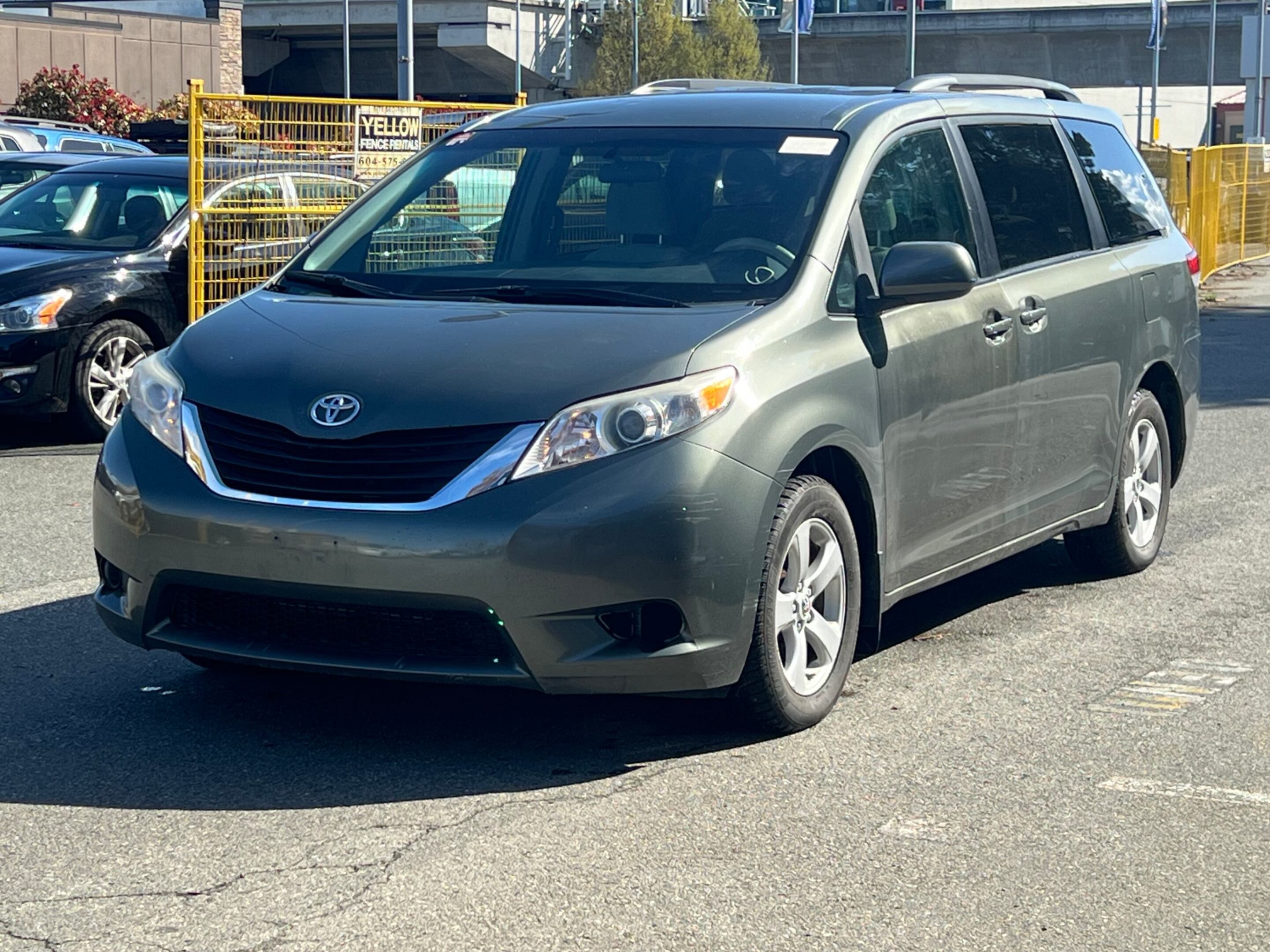 2011 Toyota Sienna 5dr I4 LE 7-Pass FWD/ NO ACCIDENT