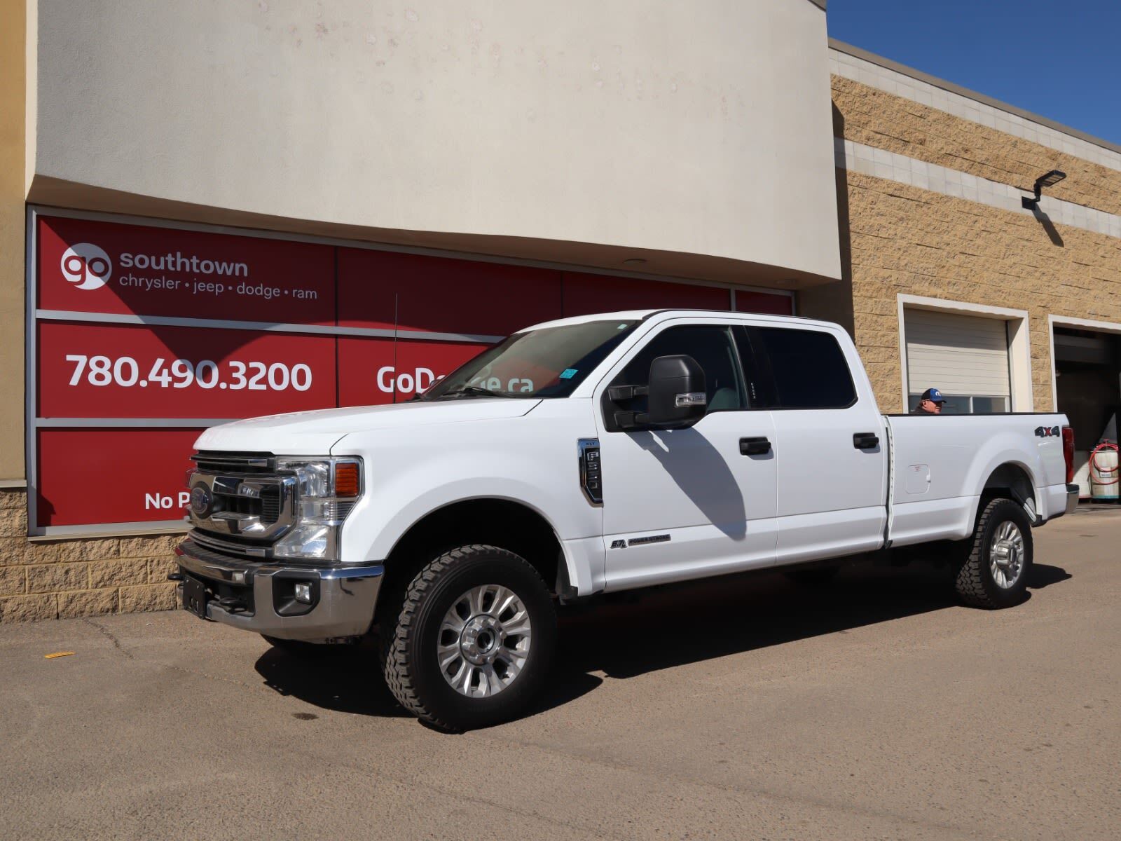 2022 Ford F-350 XLT IN OXFORD WHITE EQUIPPED WITH A 6.7L POWERSTRO