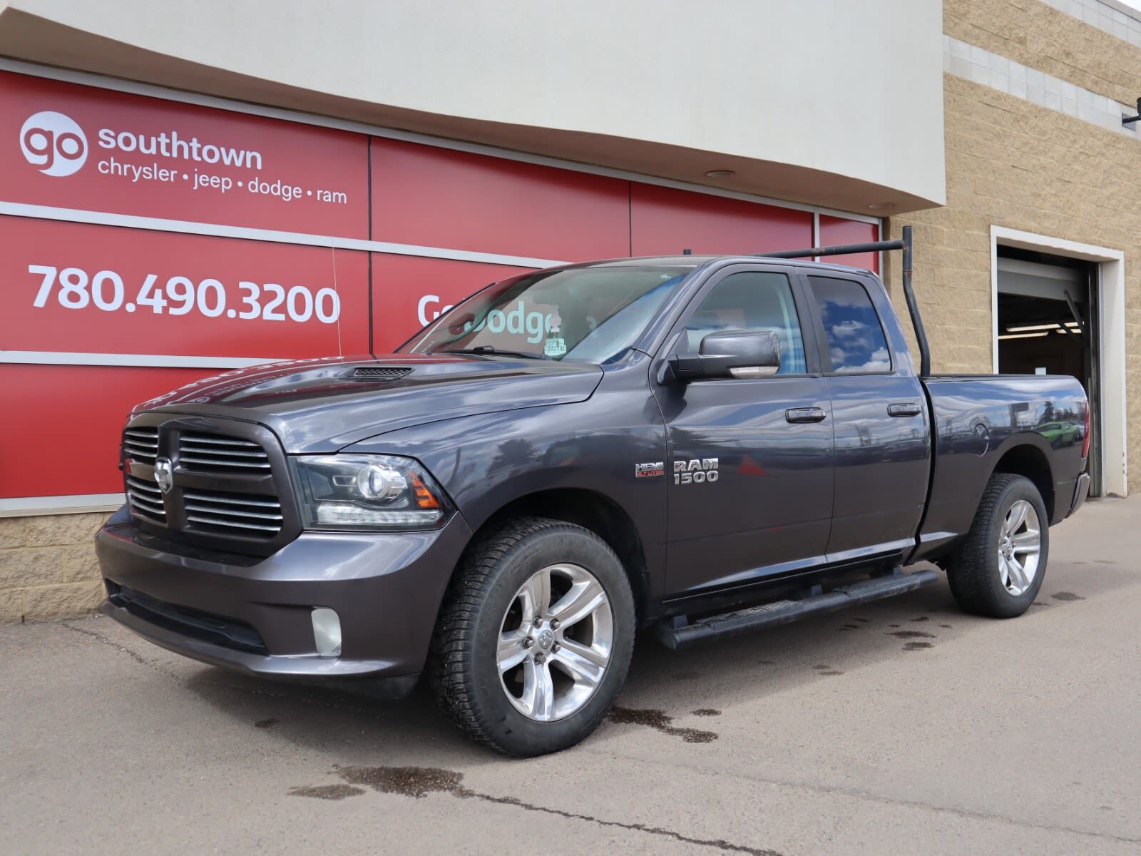 2017 Ram 1500 SPORT IN GRANITE CRYSTAL METALLIC EQUIPPED WITH A 