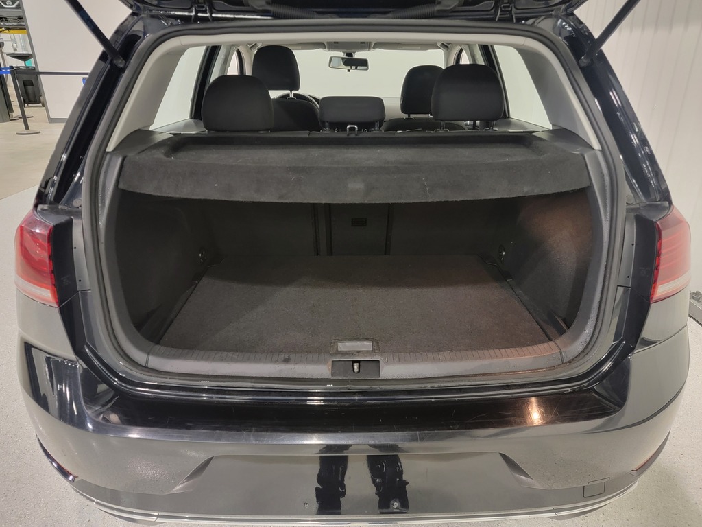 Volkswagen Golf 2020 Climatisation, Jantes aluminium, Verrouillage électrique, Régulateur de vitesse, Bluetooth, Traction avant, caméra-rétroviseur