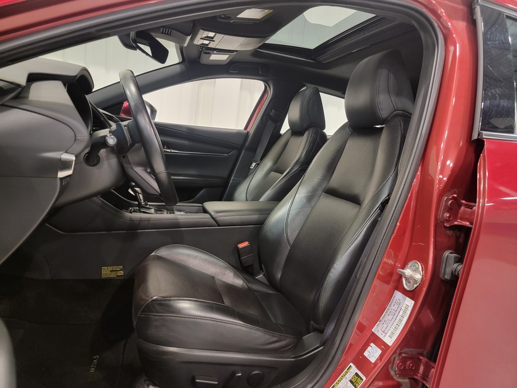 Mazda Mazda3 Sport 2021 Climatisation, Sièges chauffants, Toit ouvrant, Régulateur de vitesse, Bluetooth, Traction avant, caméra-rétroviseur
