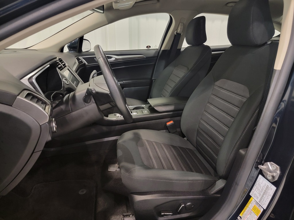 Ford Fusion Energi 2020 Climatisation, Jantes aluminium, Vitres électriques, Verrouillage électrique, Régulateur de vitesse, Bluetooth, Intérieur Tissus, Traction avant, caméra-rétroviseur