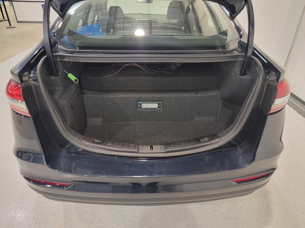 Ford Fusion Energi 2020 Air conditioner, Aluminum rims, Electric windows, Electric lock, Speed regulator, Bluetooth, Cloth interior, Front-wheel Drive, rear-view camera