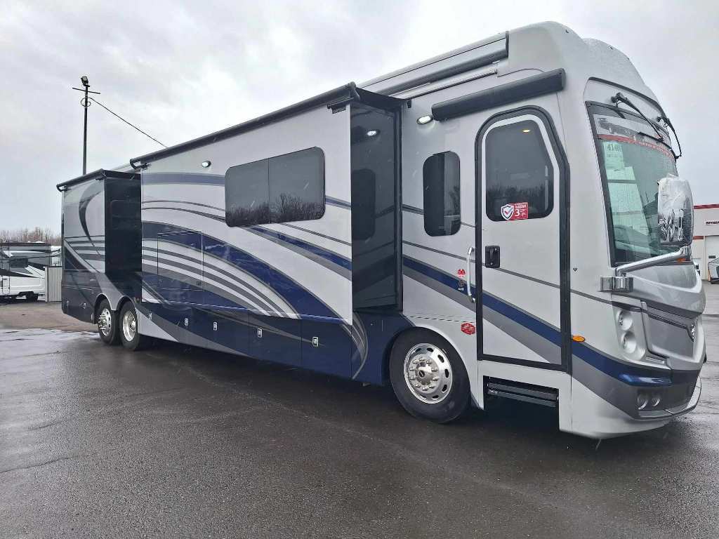 2024 Fleetwood Discovery LXE 44S 