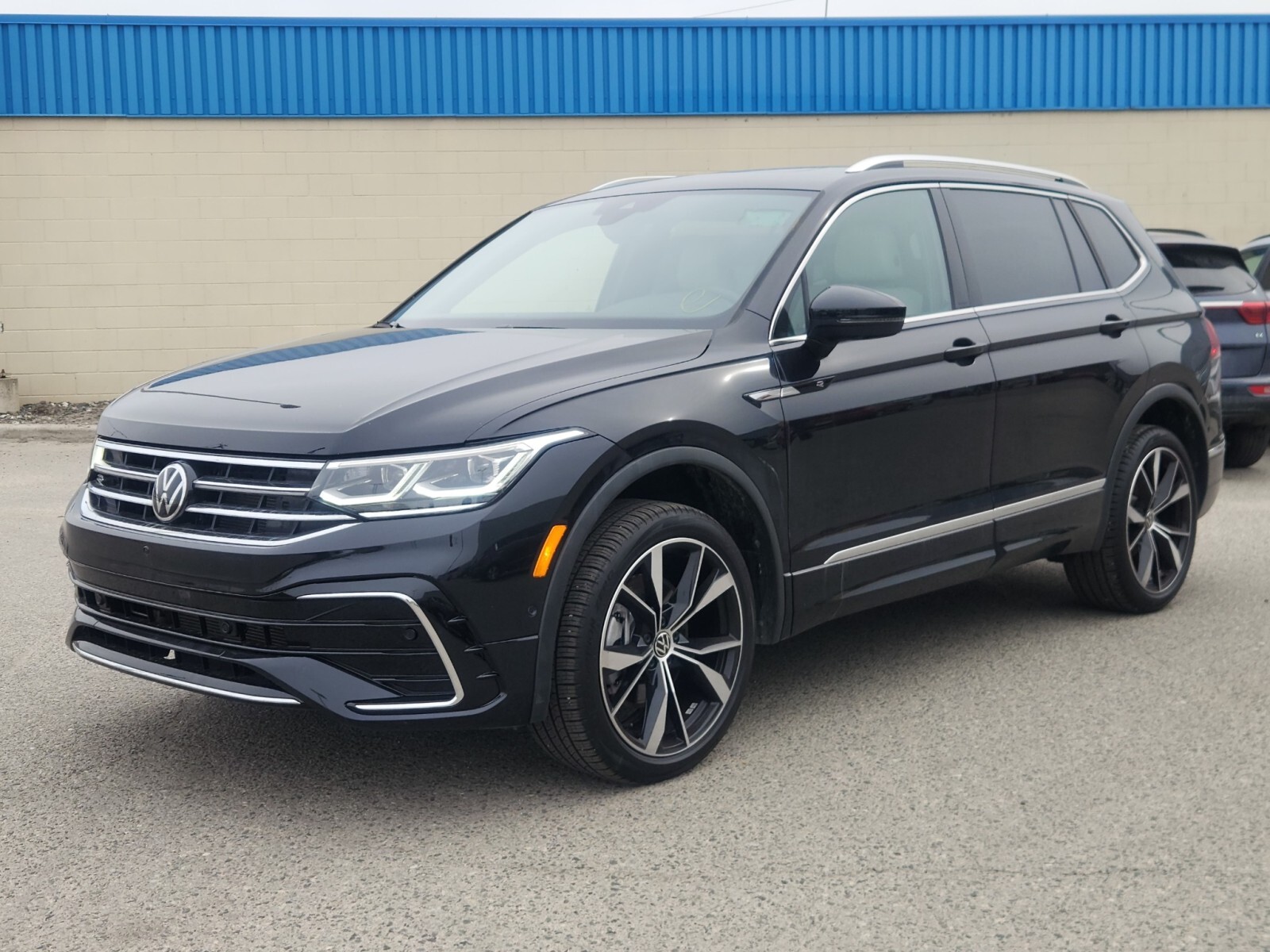 2024 Volkswagen Tiguan Highline R-Line ! AWD! TURBO! LEATHER! SUNROOF! NA