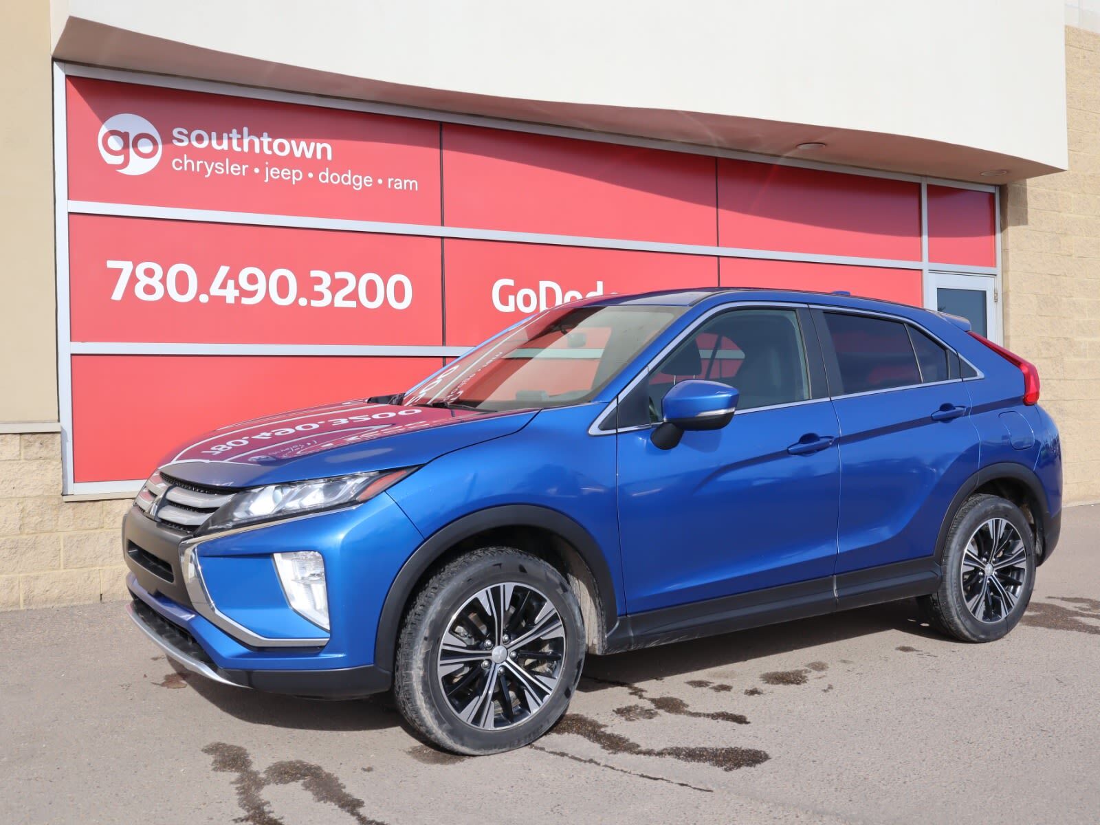 2020 Mitsubishi Eclipse Cross  ES IN BLUE EQUIPPED WITH A FUEL EFFICIENT 1.5L TU
