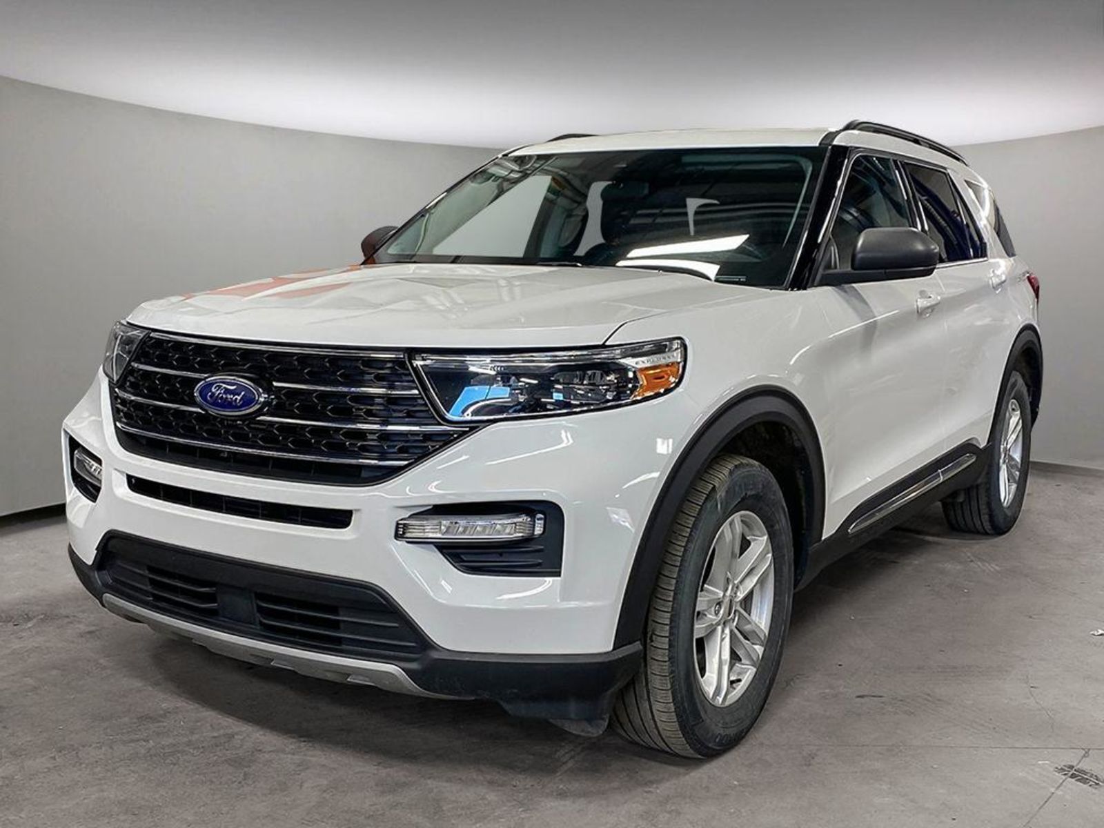 2020 Ford Explorer XLT w/ 4WD, Heated Seats, Backup Camera