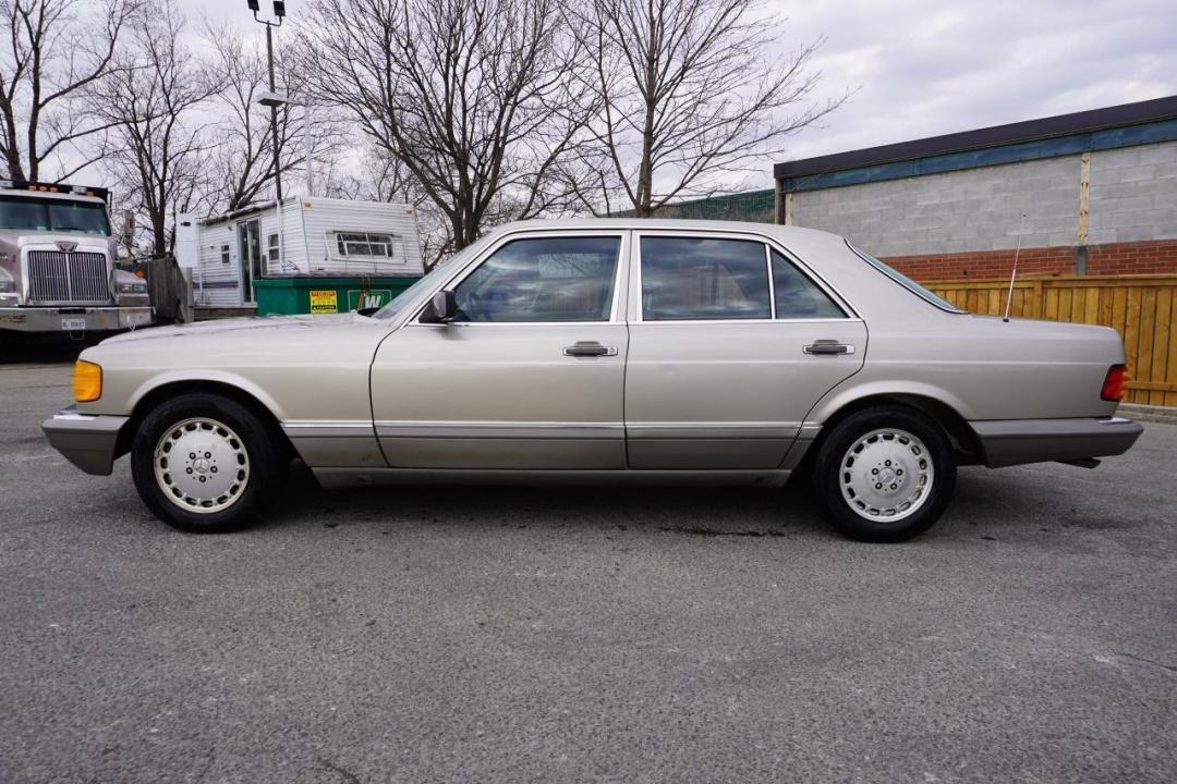 1989 Mercedes-Benz 300 Series BC CAR / STUNNING SHAPE / FRESH TRADE-IN / AS-IS