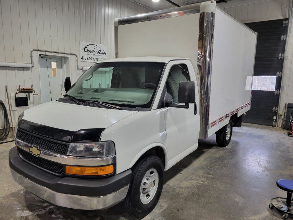 2014 Chevrolet Express Commercial Cutaway Express 3500 / Cube 12 pieds