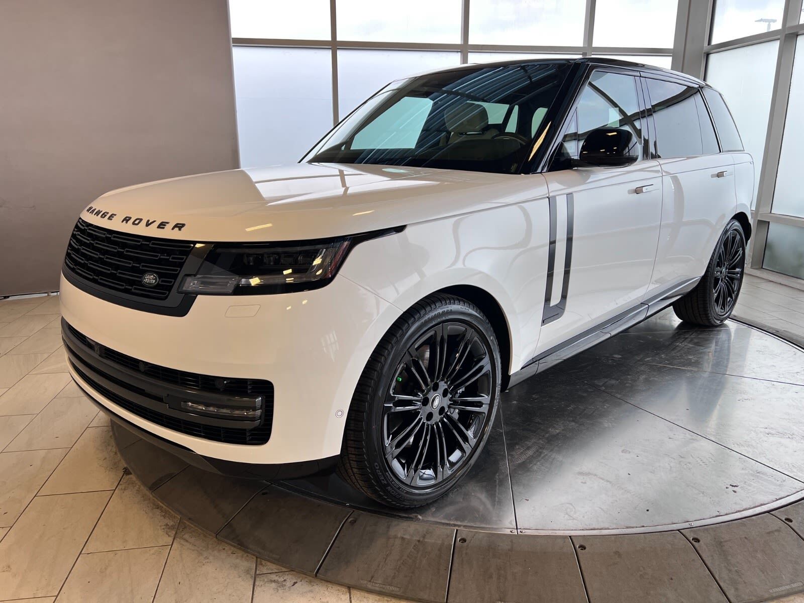 2024 Land Rover Range Rover $5000 MARCH MADNESS SAVINGS! RATES AS LOW AS 5.99%