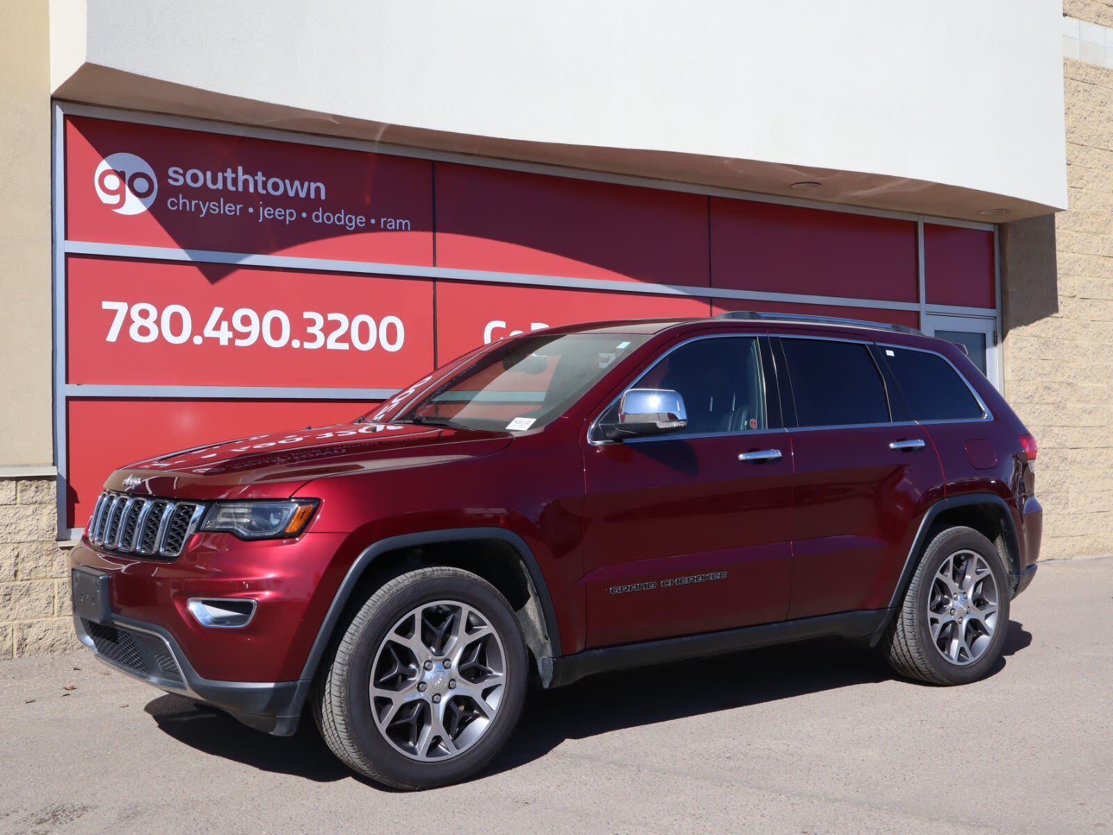 2019 Jeep Grand Cherokee LIMITED IN VELVET RED PEARL EQUIPPED WITH A 3.6L V