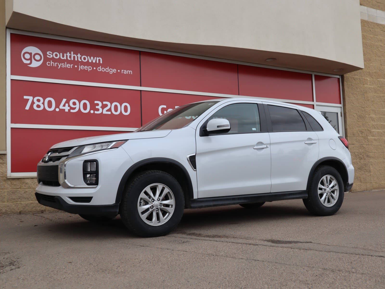 2022 Mitsubishi RVR SE IN WHITE EQUIPPED WITH A FUEL EFFICIENT 168HP 2