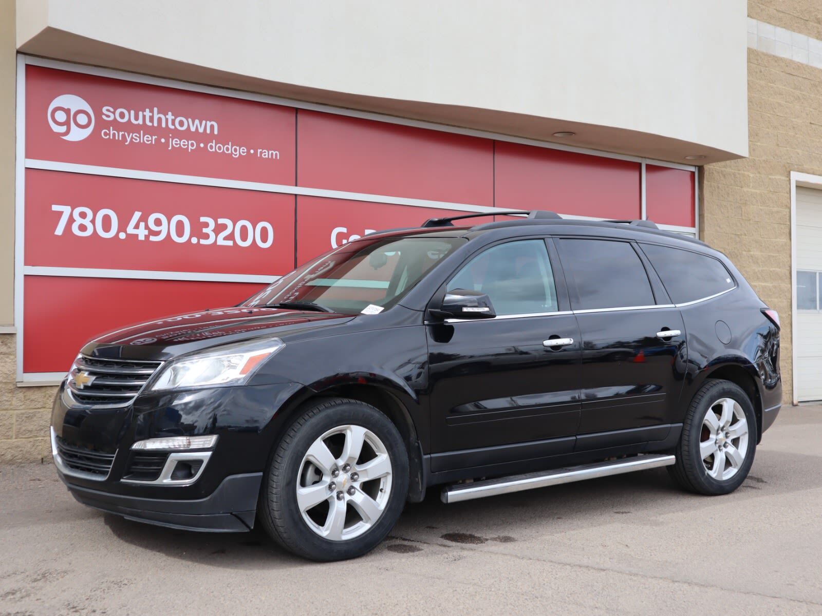 2016 Chevrolet Traverse LT IN BLACK EQUIPPED WITH A POTENT 3.6L V6 , AWD ,