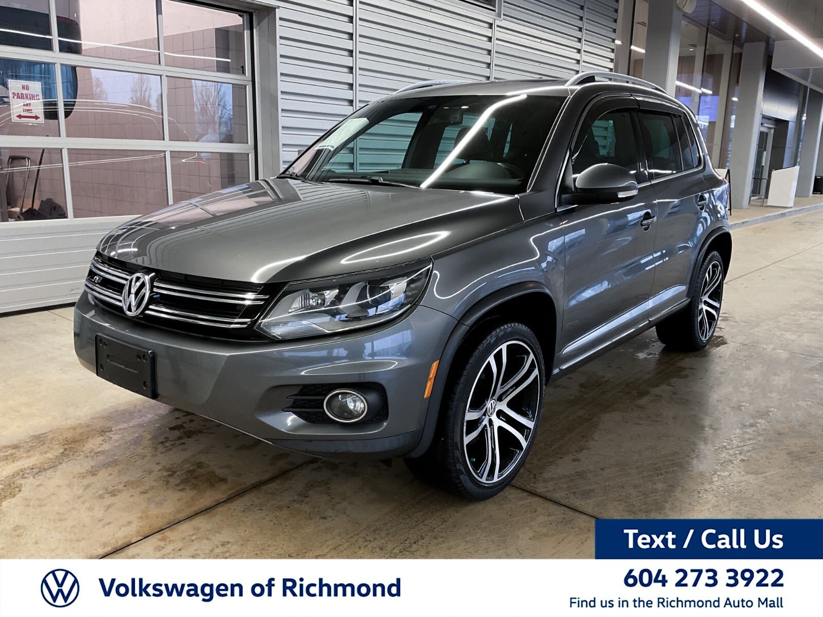 2017 Volkswagen Tiguan Highline | R-Line Package | Panoramic Sunroof | Na