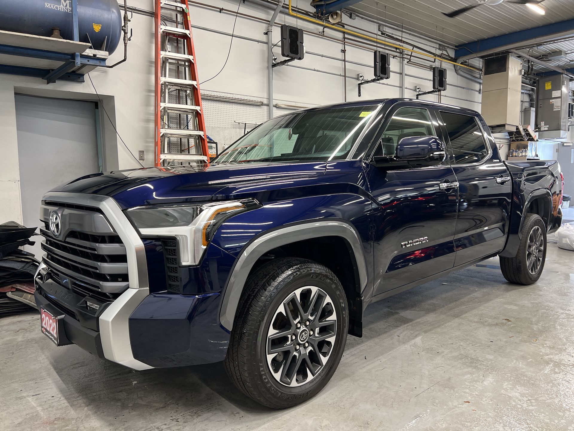2022 Toyota Tundra LIMITED| CREW| HEATED/COOLED LEATHER| PANO ROOF