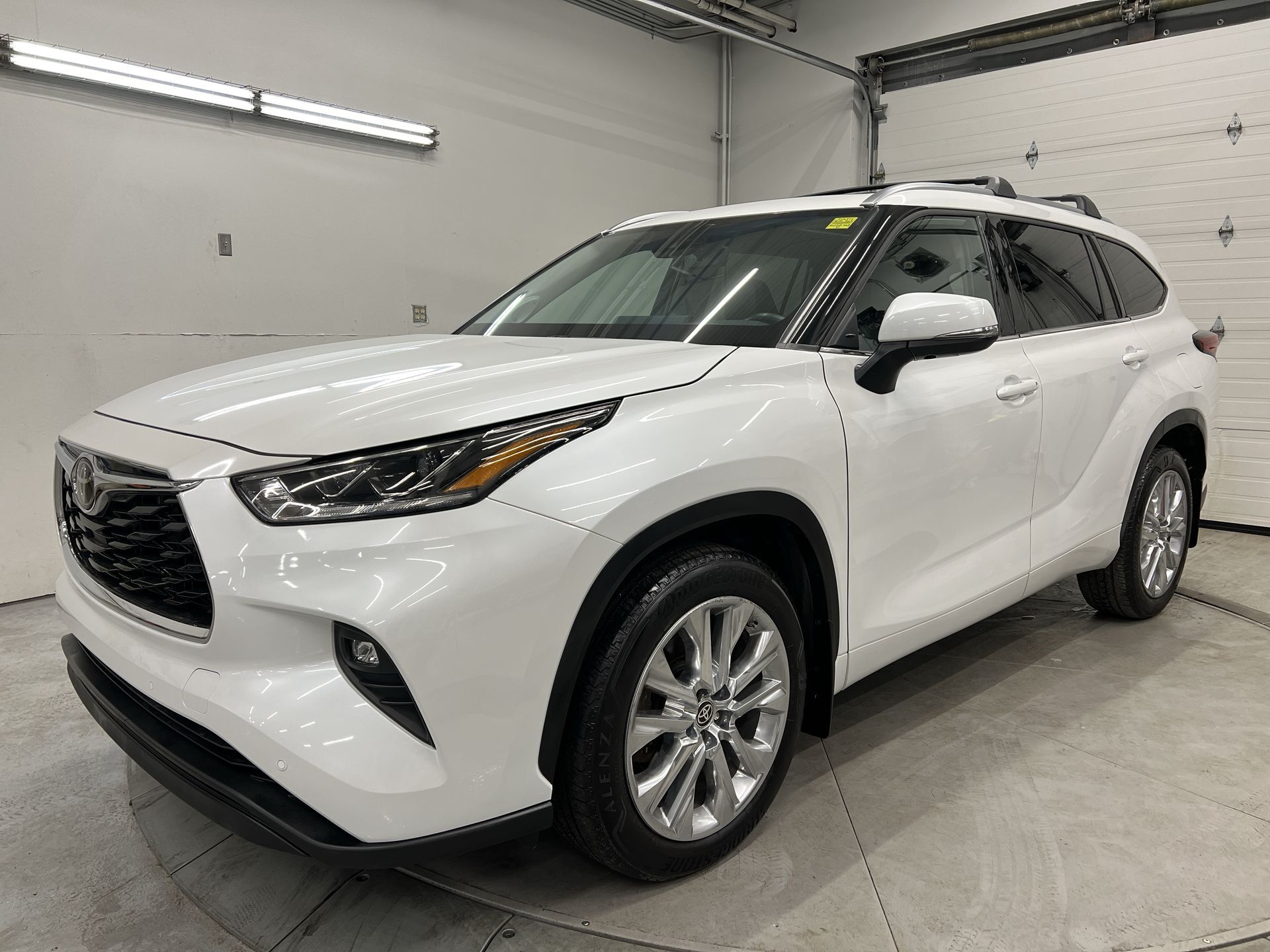 2023 Toyota Highlander LIMITED AWD | 7-PASS | PANO ROOF | COOLED LEATHER