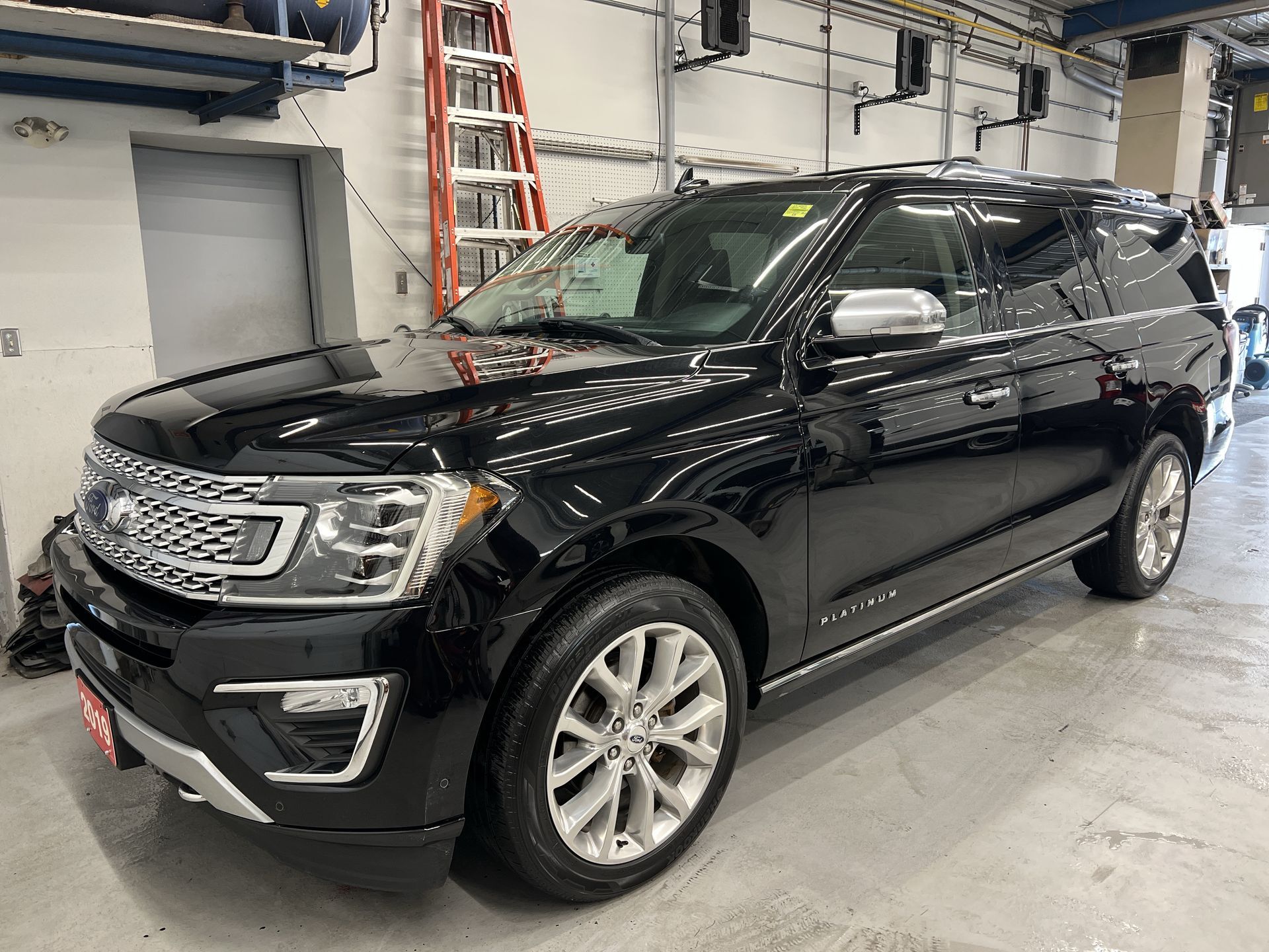 2019 Ford Expedition Max PLATINUM 4X4 | 7-PASS | COOLED MASSAGE SEATS | NAV
