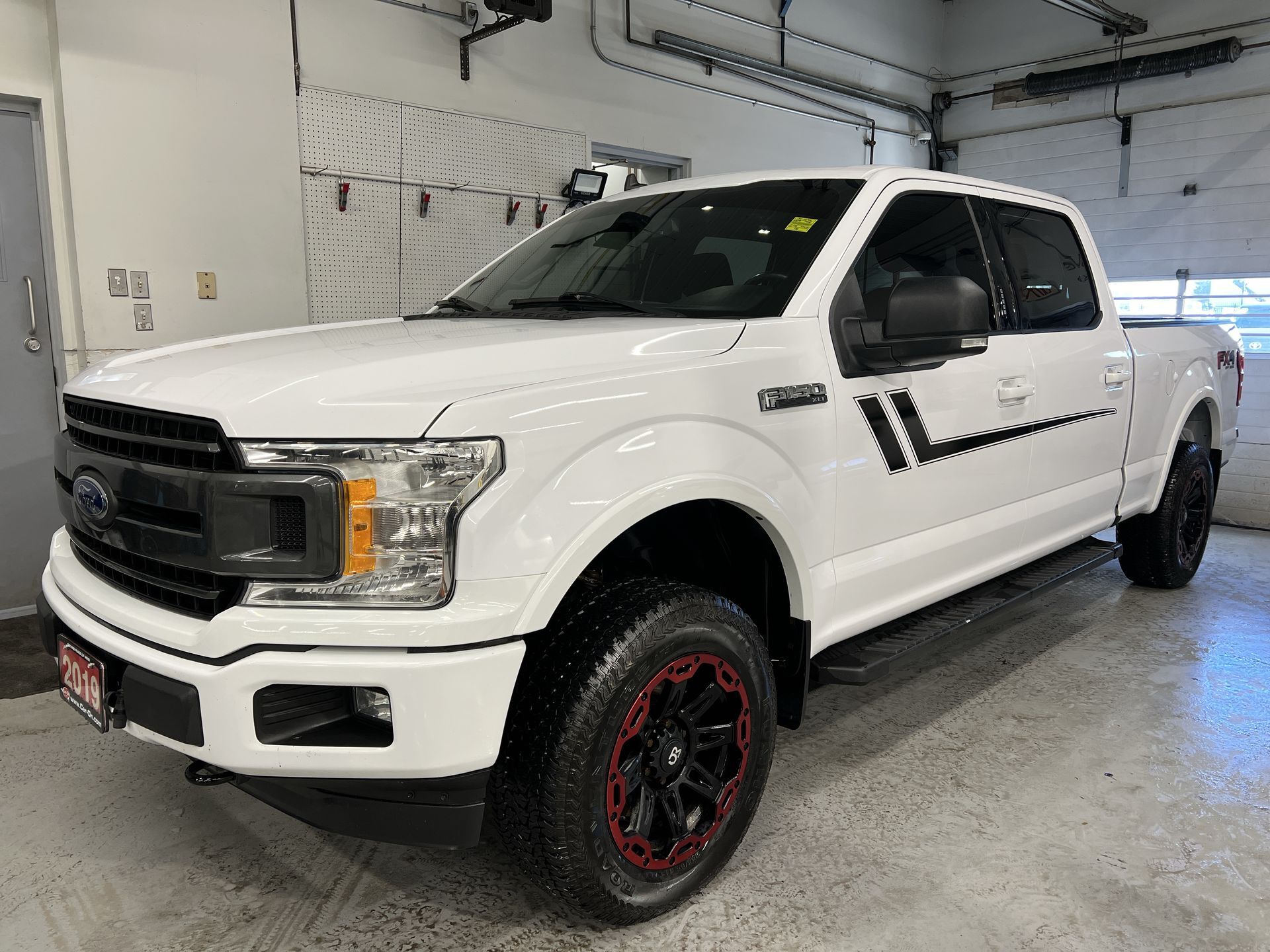 2019 Ford F-150 XLT SPORT 4x4 V8 | PANO ROOF | REMOTE START | CREW
