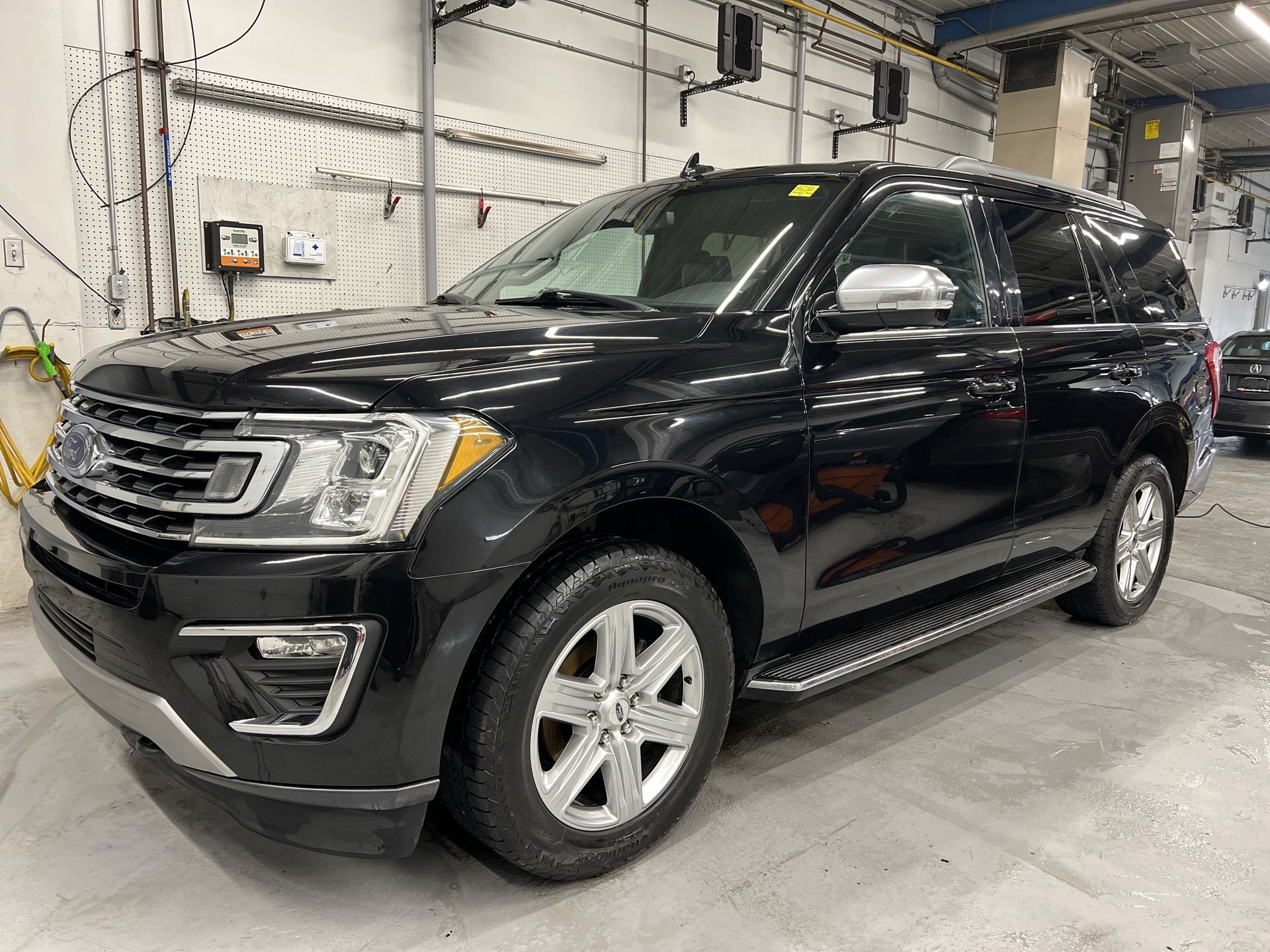 2019 Ford Expedition XLT 4x4| 8-PASS| PANO ROOF| LEATHER| NAV | TOW PKG