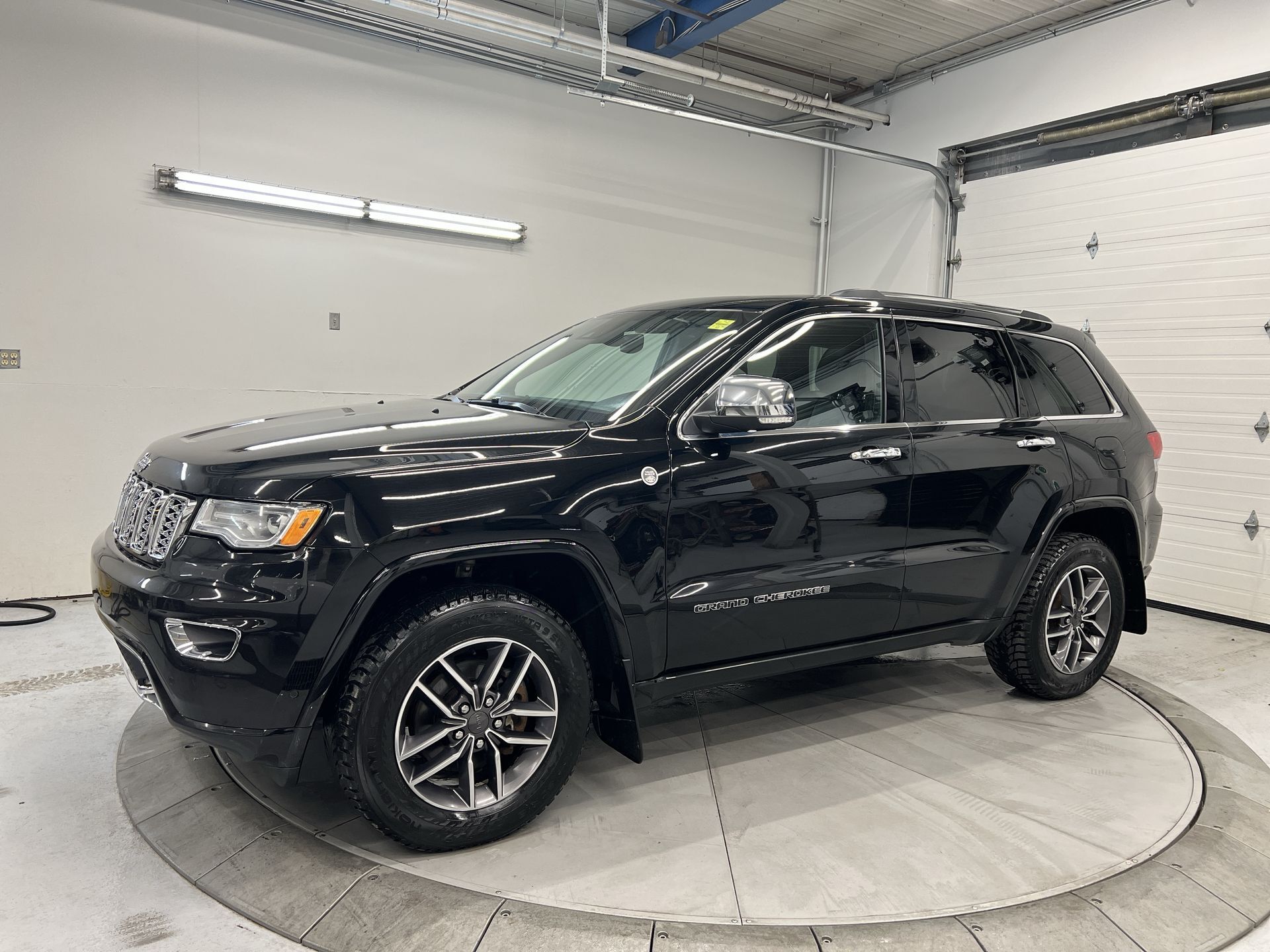 2019 Jeep Grand Cherokee OVERLAND 4x4 | PANO ROOF | HTD LEATHER | RMT START
