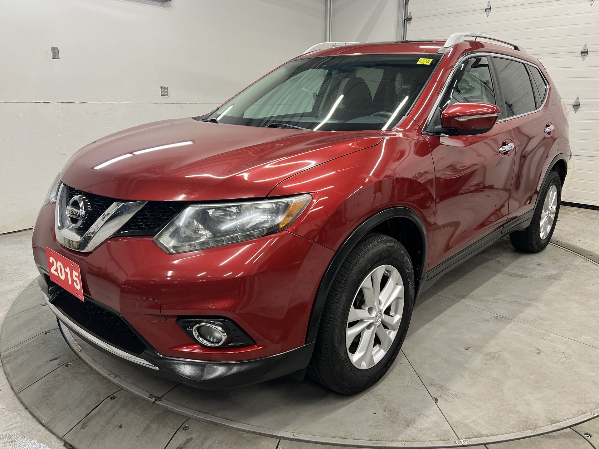 2015 Nissan Rogue SV AWD| PANO ROOF| HTD SEATS | REAR CAM | LOW KMS!