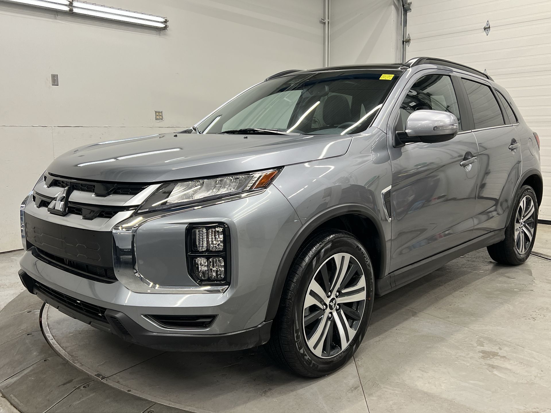 2023 Mitsubishi RVR GT AWD | PANO ROOF | LEATHER |BLIND SPOT |LOW KMS!