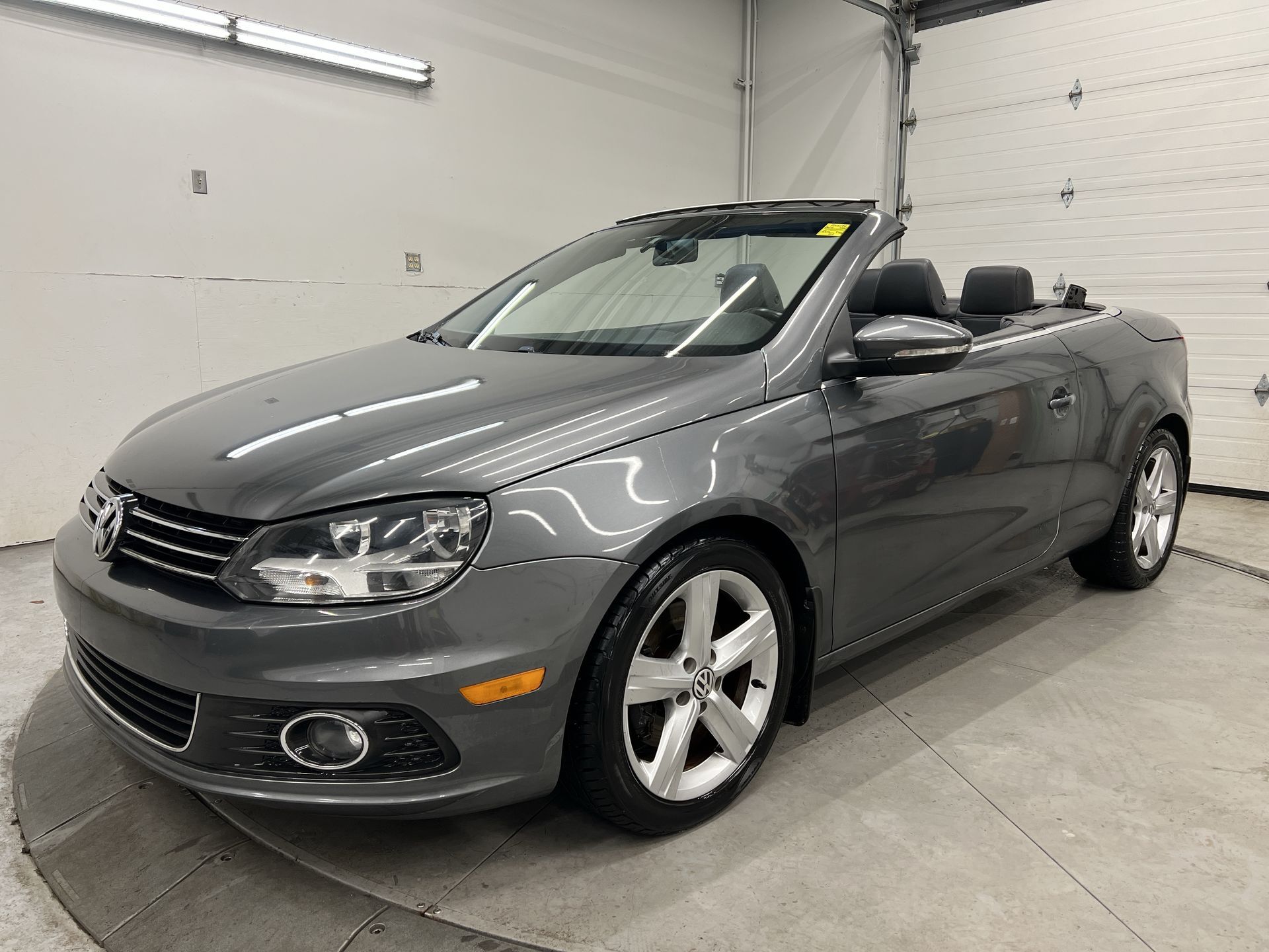 2012 Volkswagen Eos 2.0T COUPE SUNROOF CONVERTIBLE| LEATHER| HARD-TOP