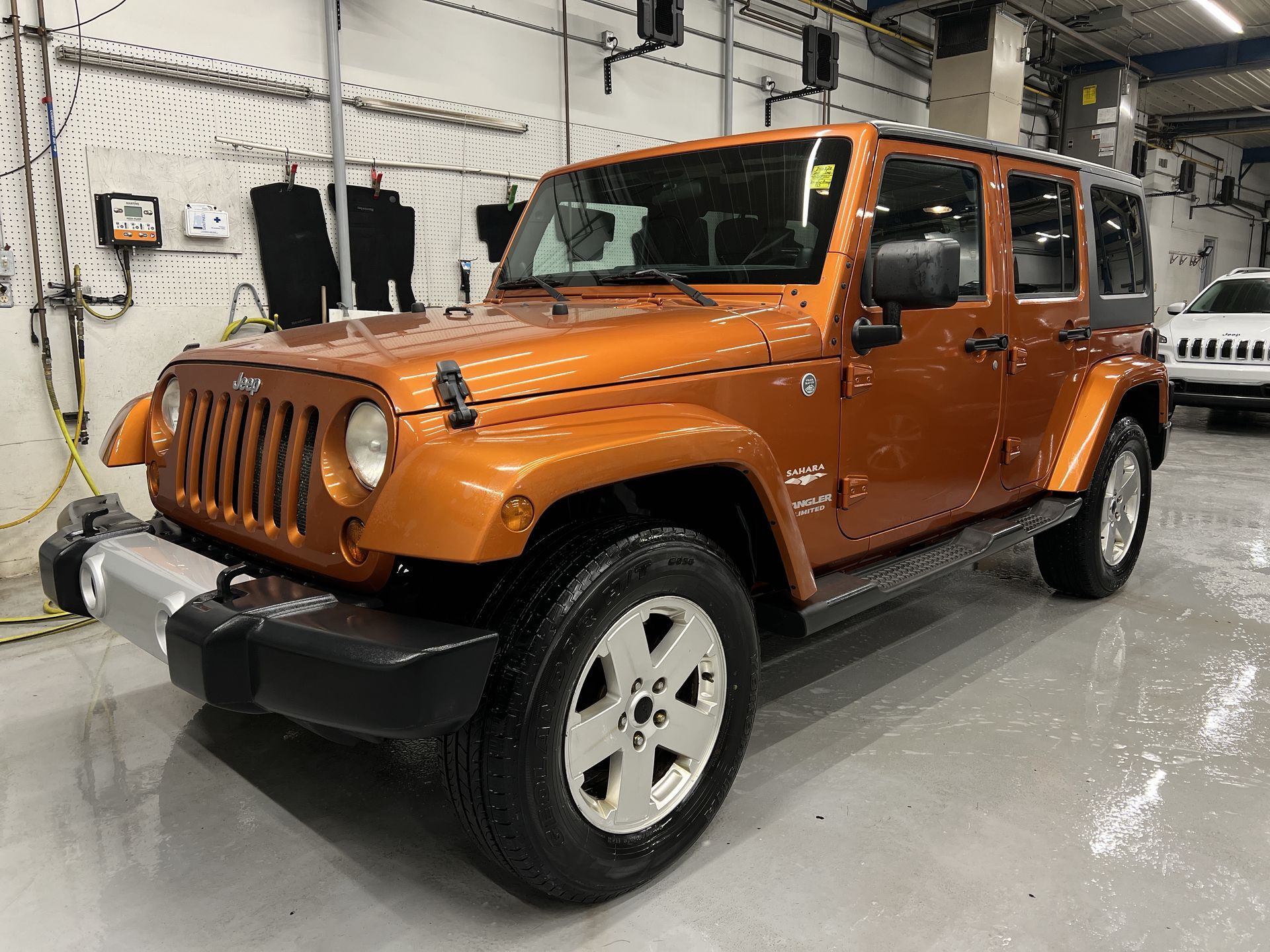 2011 Jeep WRANGLER UNLIMITED SAHARA 4x4 V6 | HARD TOP |LOW KMS! |PWR GROUP |A/C