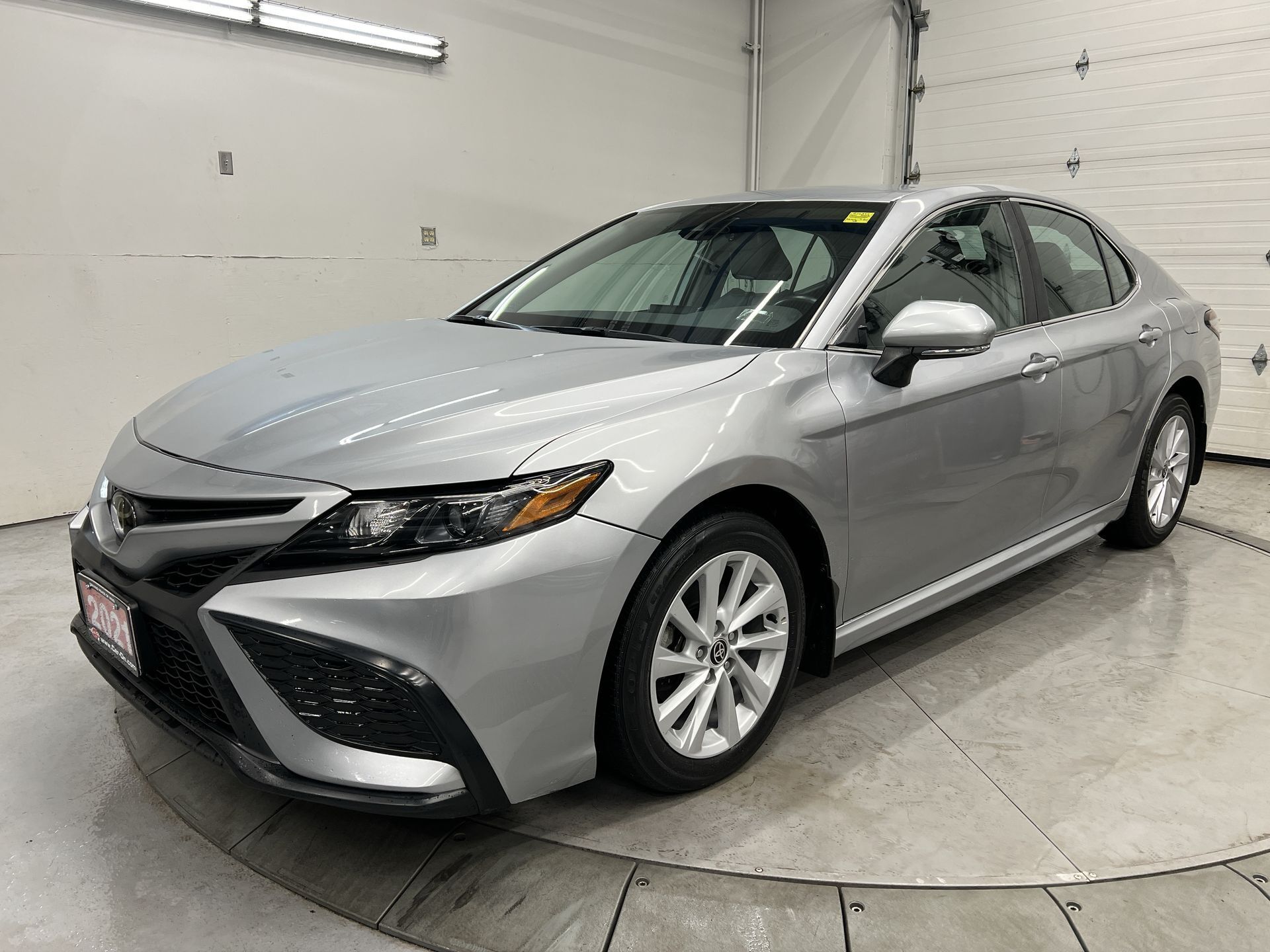 2021 Toyota Camry SE | HTD LEATHER | CARPLAY/AUTO | SAFETY SENSE