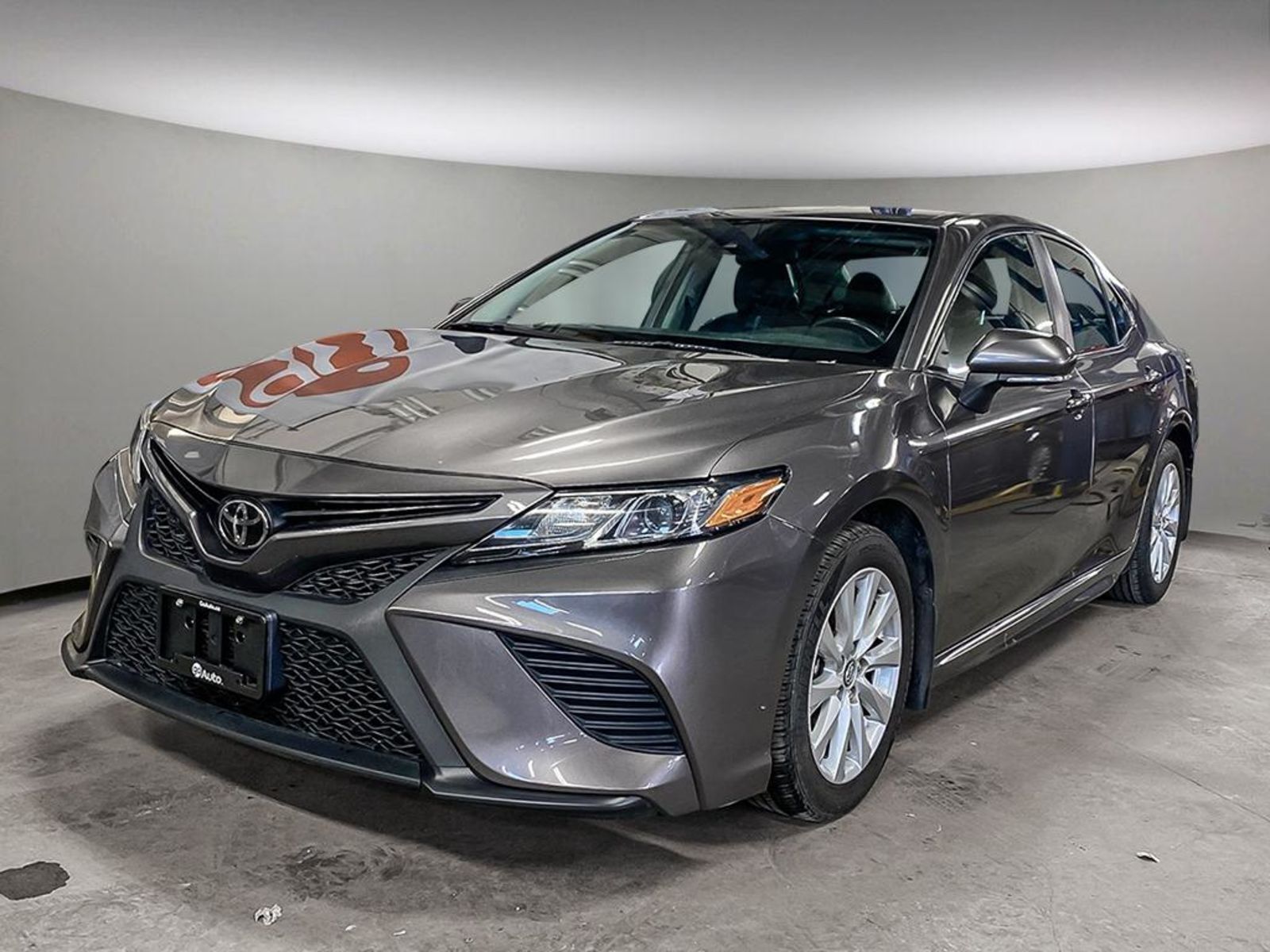 2019 Toyota Camry SE w/ Heated Seats, Apple Car Play & Android Auto