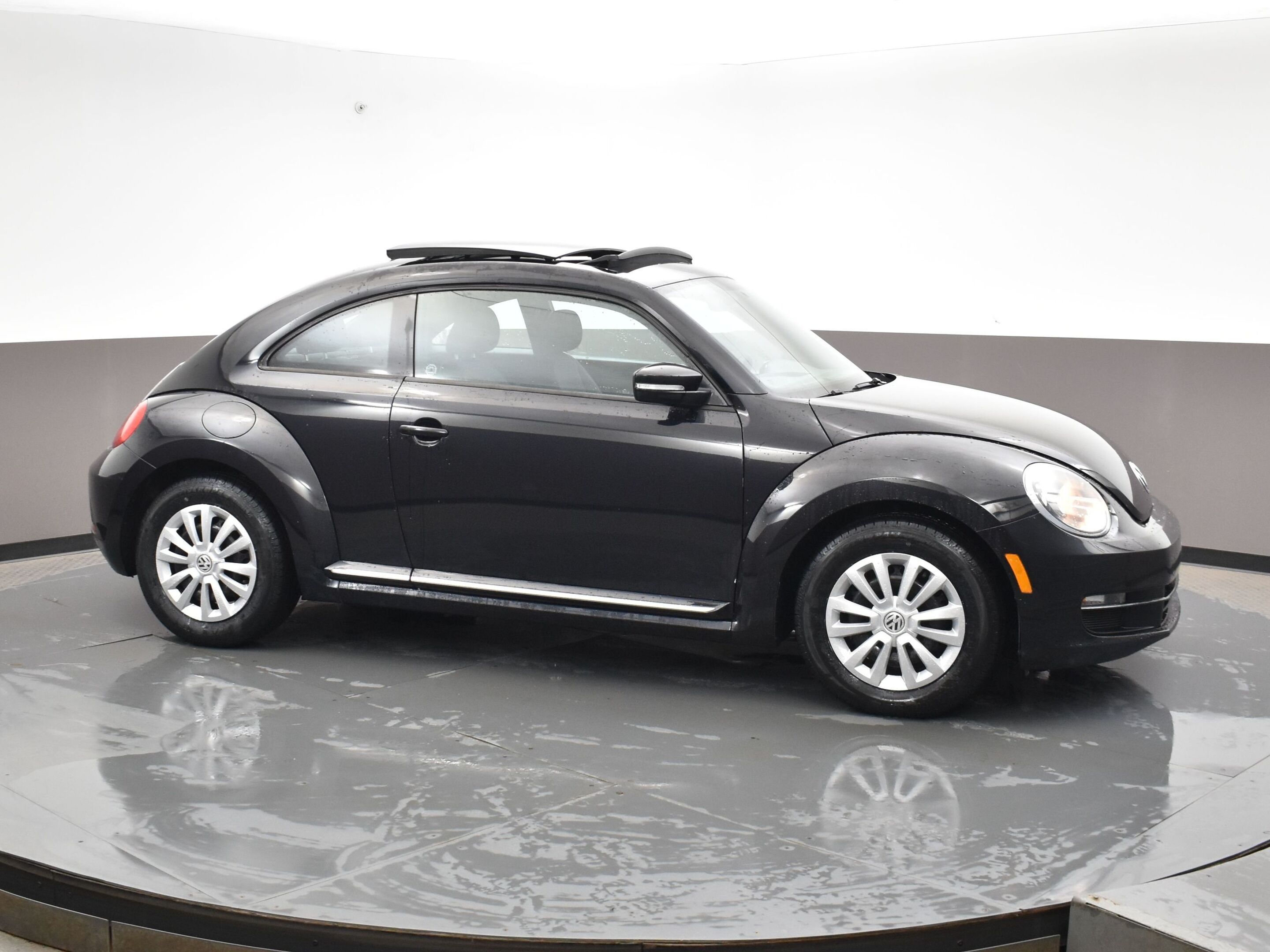 2016 Volkswagen Beetle Loaded with Sunroof - Leather - Backup Camera and 