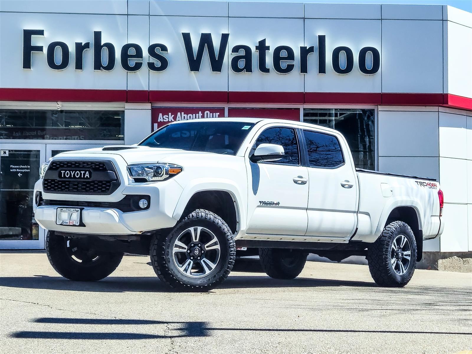2017 Toyota Tacoma ONE OWNER TRD SPORT  4X4
