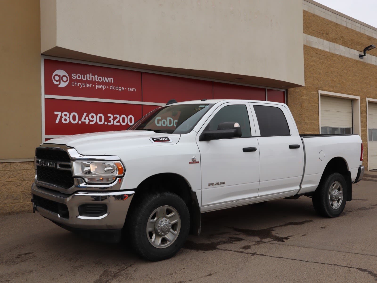 2021 Ram 2500 TRADESMAN IN BRIGHT WHITE EQUIPPED WITH A 6.7L CUM
