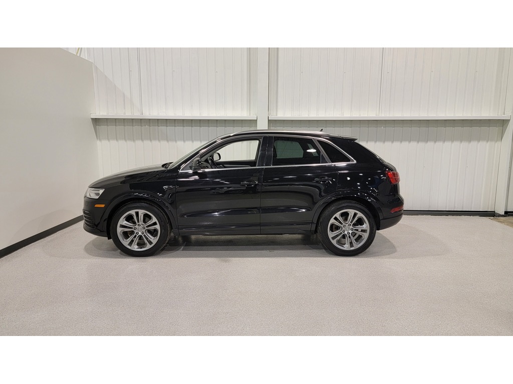 Audi Q3 2018 Air conditioner, Electric mirrors, Power Seats, Electric windows, Speed regulator, Heated mirrors, Heated seats, Leather interior, Electric lock, Bluetooth, Mechanically opening tailgate, Panoramic sunroof, , rear-view camera, Steering wheel radio controls