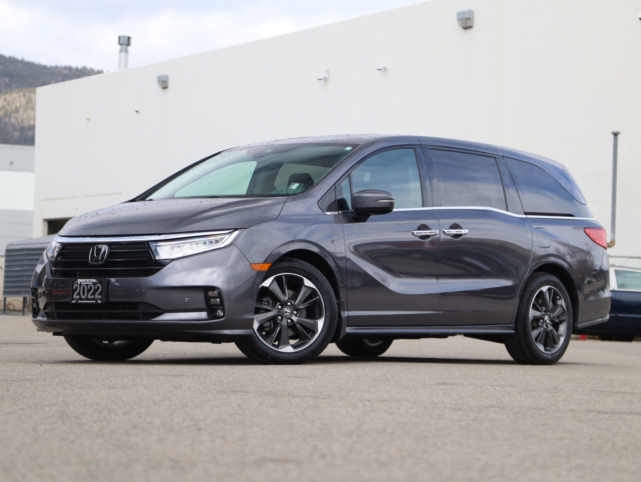 2022 Honda Odyssey Touring - No Accidents / BC Vehicle / FWD
