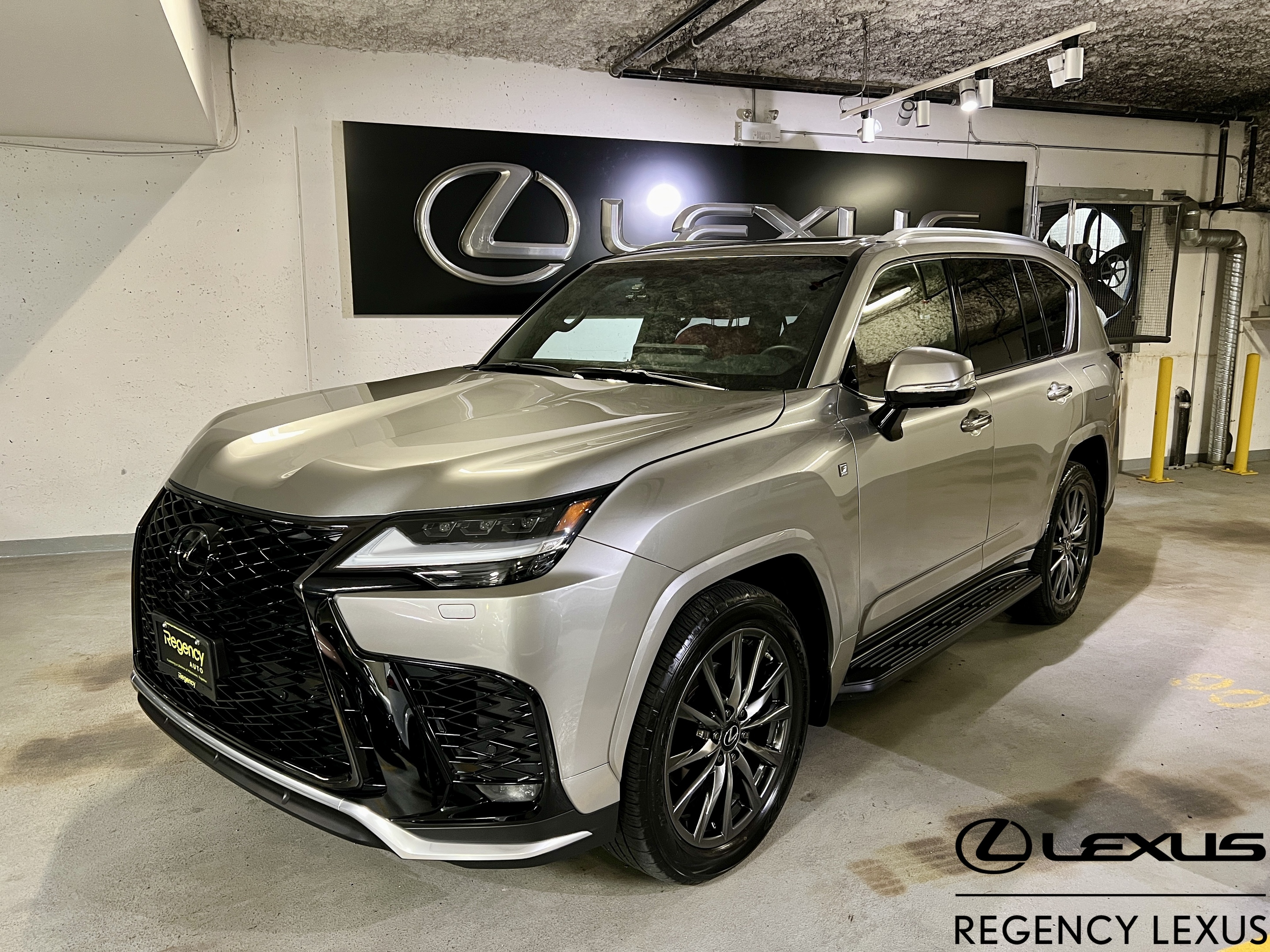 2023 Lexus LX 600 NO ACCIDENTS NO FLT F-SPORT ONLY 7800 KMS NEAR NEW