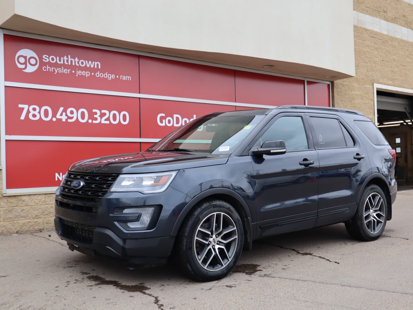 2017 Ford Explorer SPORT IN SMOKED QUARTZ EQUIPPED WITH A 3.5L ECOBOO