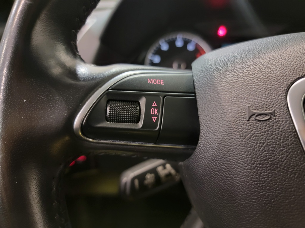 Audi Q5 2017 Climatisation, Jantes aluminium, Système de navigation, Régulateur de vitesse, Sièges chauffants, Intérieur cuir, Bluetooth, Toit ouvrant à vision panoramique, caméra-rétroviseur, Transmission intégrale