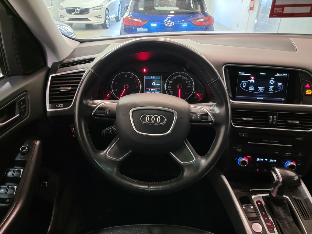 Audi Q5 2017 Air conditioner, Aluminum rims, Navigation system, Speed regulator, Heated seats, Leather interior, Bluetooth, Panoramic sunroof, rear-view camera, All-wheel drive