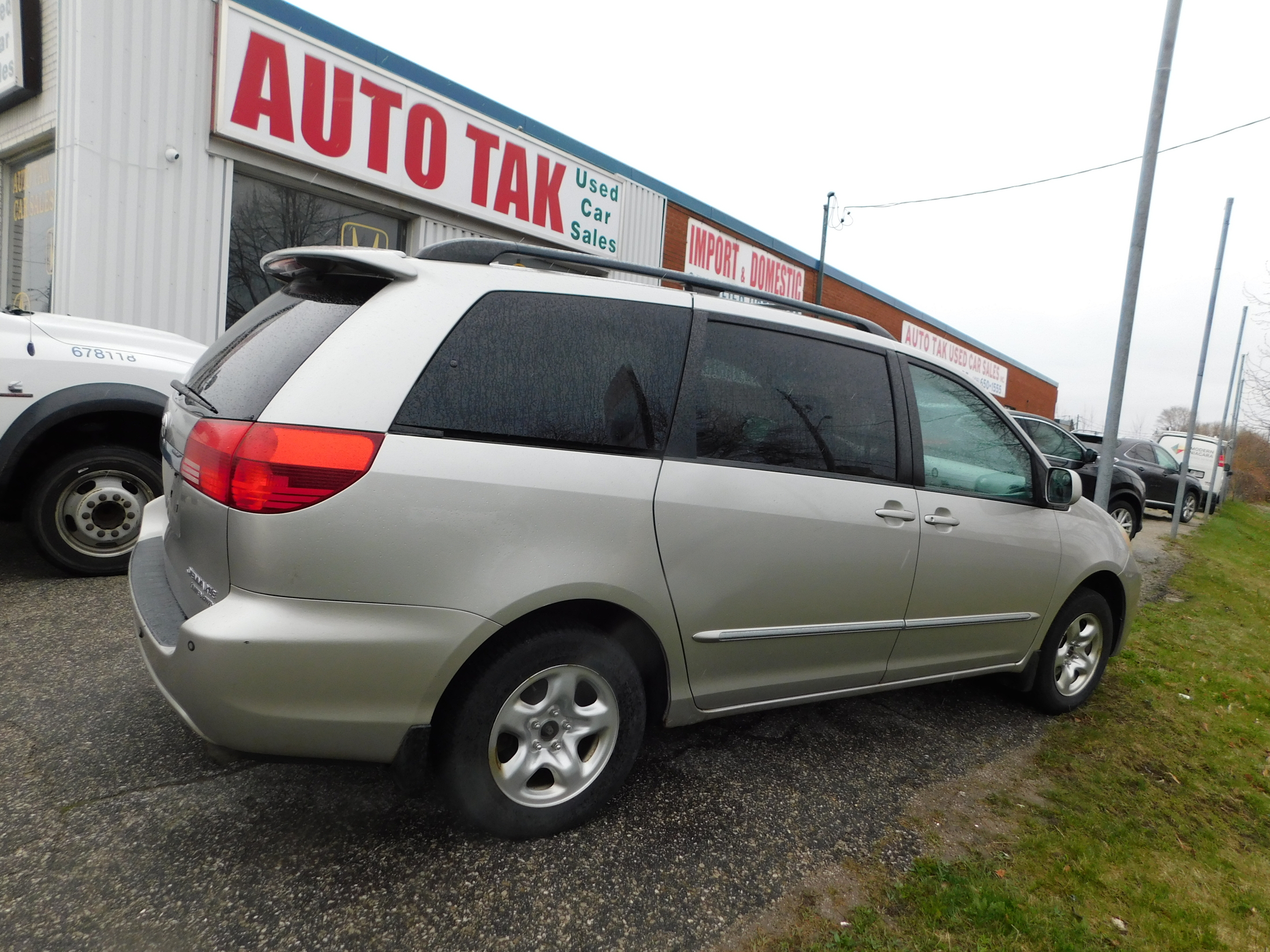 2004 Toyota Sienna 4dr XLE 7-Passenger 4WD leather sunroof dvd