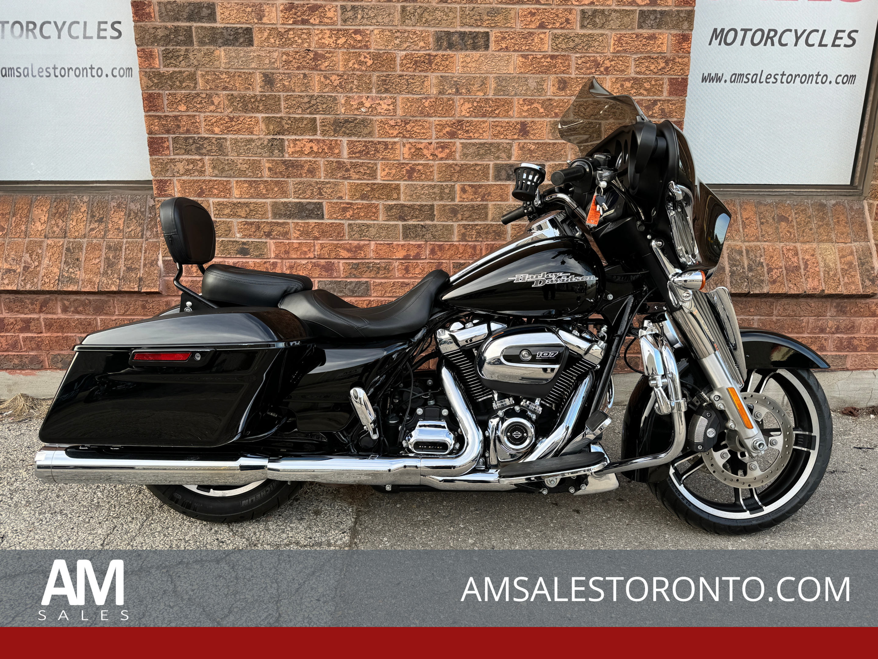 2017 Harley-Davidson Street Glide **S & S PIPES** **ONLY 9,000 MILES**