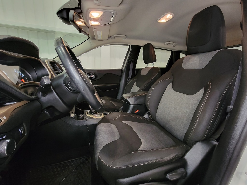 Jeep Cherokee 2016 Air conditioner, Electric mirrors, Electric windows, Speed regulator, Heated mirrors, Electric lock, Bluetooth, , rear-view camera, Steering wheel radio controls