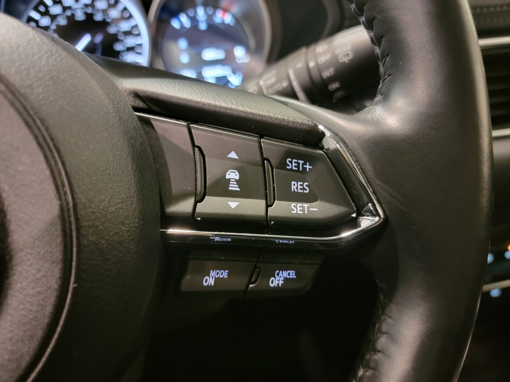 Mazda CX-5 2021 Air conditioner, Aluminum rims, Power Seats, Speed regulator, Heated seats, Leather interior, Electric lock, Bluetooth, rear-view camera, All-wheel drive