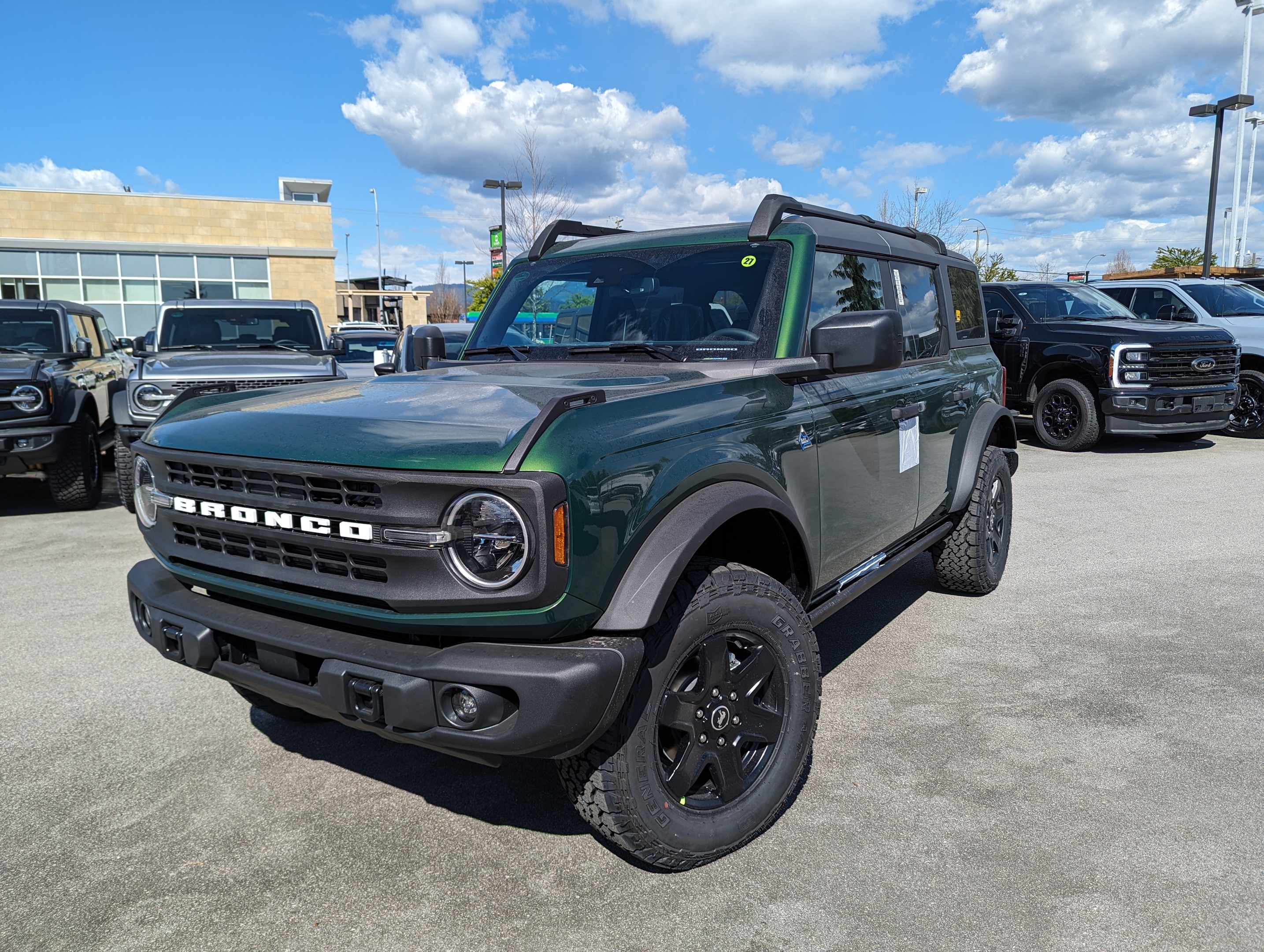 2024 Ford Bronco  - Mid Pkg, Roof Rails with Crossbars