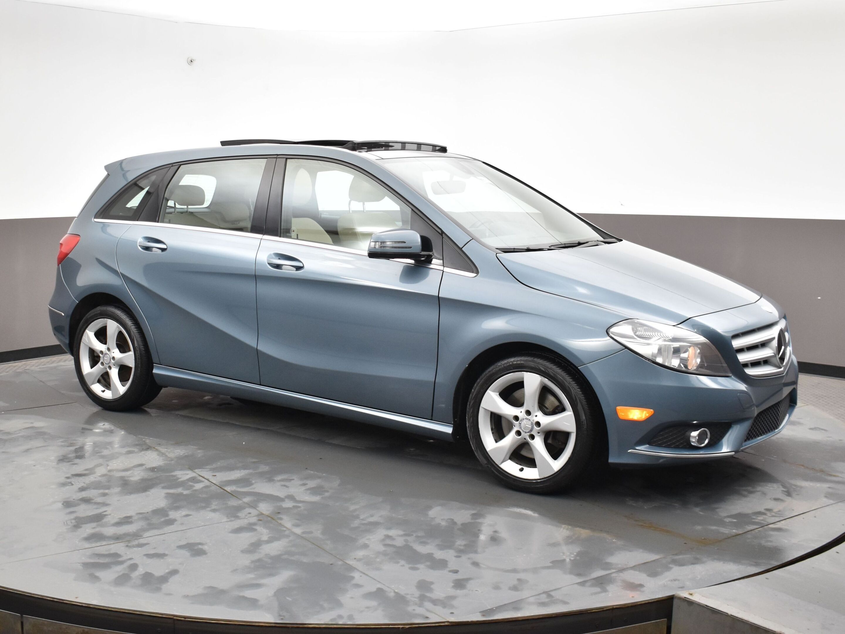 2014 Mercedes-Benz B-Class SPORTS TOURER WITH VERY LOW MILEAGE