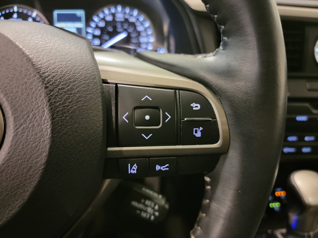 Lexus RX 2018 Climatisation, Système de navigation, Mirroirs électriques, Sièges électriques, Vitres électriques, Toit ouvrant assisté, Régulateur de vitesse, Miroirs chauffants, Sièges chauffants, Intérieur cuir, Verrouillage électrique, Bluetooth, Hayon à ouverture mécanique, Sièges ventilés, Prise auxiliaire 12 volts, caméra-rétroviseur, Siège à réglage électrique, Volant chauffant, Commandes de la radio au volant