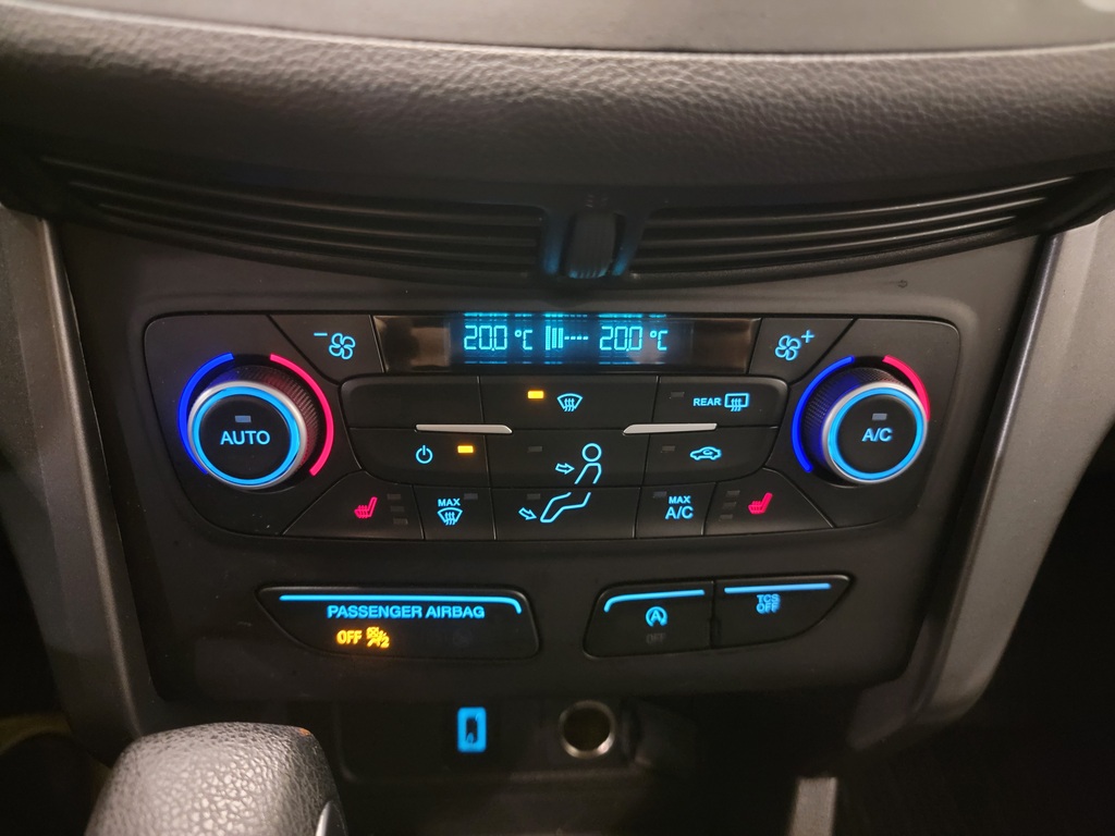 Ford Escape 2018 Air conditioner, CD player, Electric mirrors, Power Seats, Electric windows, Speed regulator, Heated mirrors, Heated seats, Electric lock, Bluetooth, , rear-view camera, Steering wheel radio controls